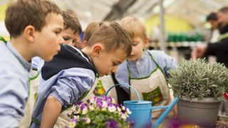 Elèves de maternelle et d’école élémentaire découvre le jardinage et nos métiers, chaque année en début de printemps.©SDJ Elèves de maternelle et d’école élémentaire découvre le jardinage et nos métiers, chaque année en début de printemps.©SDJ